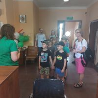 Dzieci przybyłe na Święto Spółdzielczości do Punktu Kasowego w Starej Błotnicy