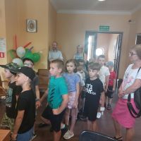 Dzieci przybyłe na Święto Spółdzielczości do Punktu Kasowego w Starej Błotnicy