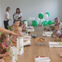 Dzieci przybyłe na Święto Spółdzielczości do Oddziału w Głowaczowie