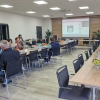 Zaproszeni gości słuchający wykładów w ramach spotkania Pierwszej Ligii Biznesu