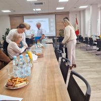 Gromadzący się na sali konferencyjnej zaproszeni Klienci Banku