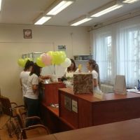 Pracownicy Banku obsługujący Klientów