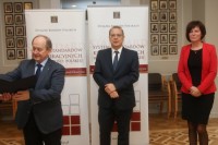 Przedstawiciele Związku Banków Polskich wraz z Zastępcą Prezesa wyczytujący nazwiska dyplomowanych pracowników Banku