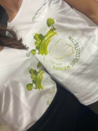 Koszulki noszone przez pracowników Banku przedstawiające logo Święta Spółdzielczości Bankowej